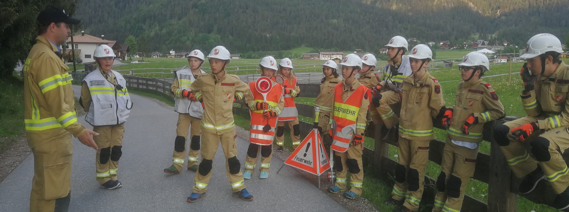 18. Mai 2018 Feuerwehrjugendübung – Thema: Funkkunde + Absichern der Einsatzstelle mit Beleuchtung