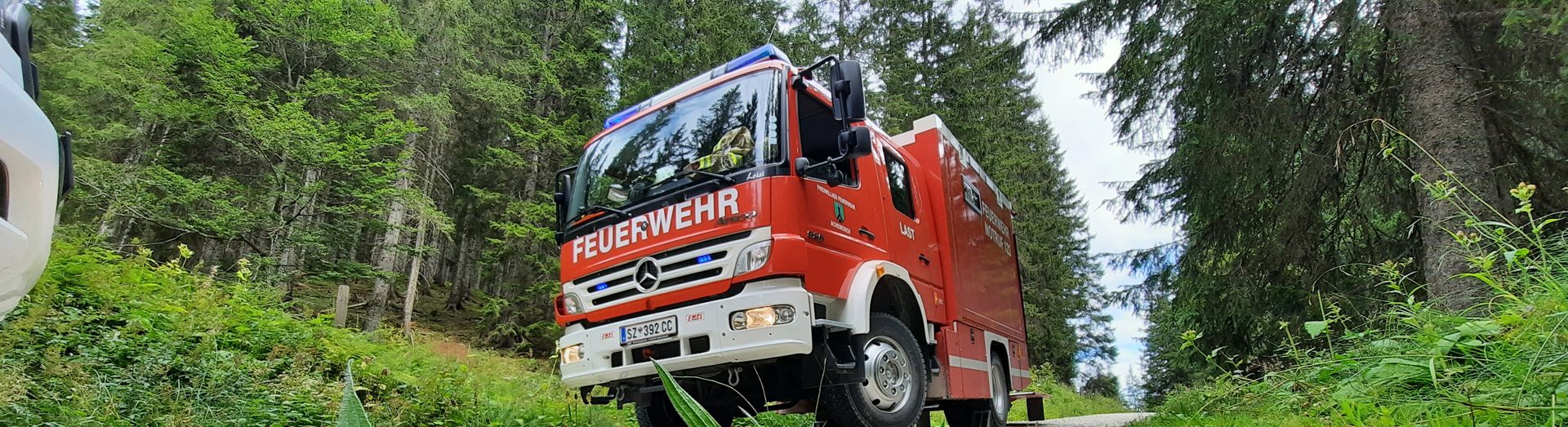 Verkehrsunfall Fahrzeug abgestürzt